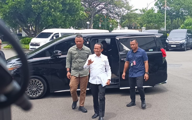 Menteri ESDM Bahlil Lahadalia buka suara terkait larangan pengecer menjual Gas LPG 3 kg yang merupakan kebijakan Presiden Prabowo.