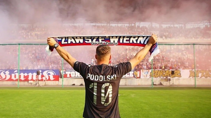Lukas Podolski berniat membeli klub Liga Polandia Górnik Zabrze. Podolski saat ini bermain di klub tersebut. (foto: Górnik Zabrze)