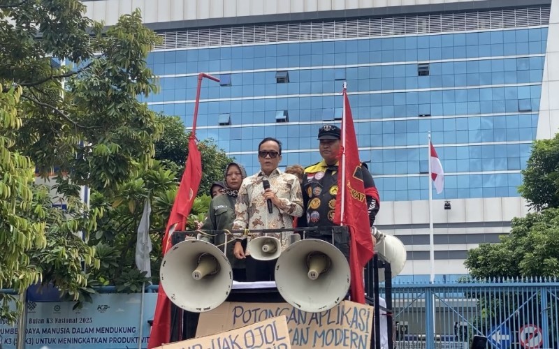 Pemerintah memastikan akan memperjuangkan driver ojek online dan kurir memperoleh THR tahun ini. (Foto: MNC Media)