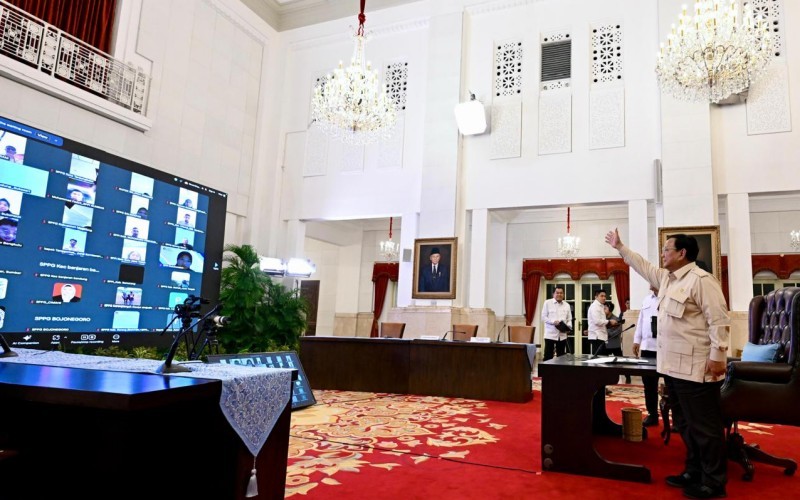 Presiden Prabowo Subianto memberikan pengarahan terhadap Sarjana Penggerak Pembangunan Indonesia (SPPI).