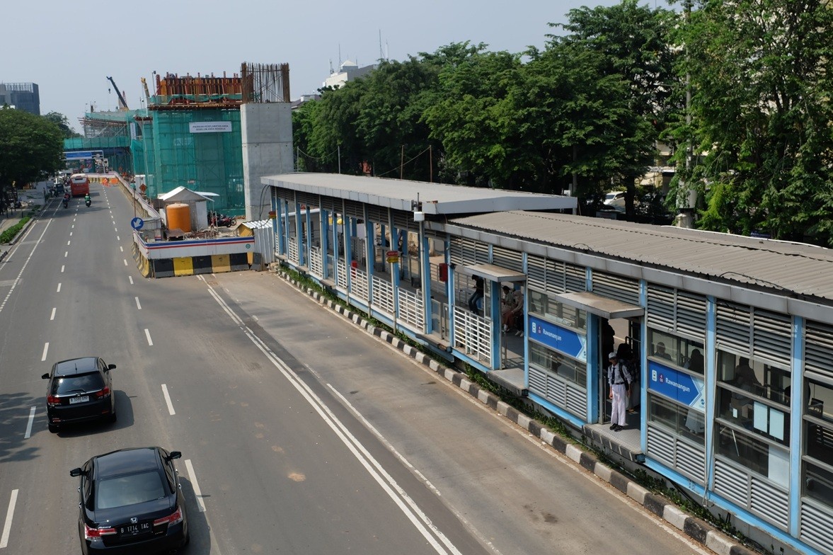 Sempat Tutup Imbas Proyek LRT, Halte Transjakarta Rawamangun Beroperasi Lagi Besok. (Foto Istimewa)