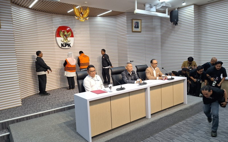 KPK resmi menahan Wali Kota Semarang, Hevearita Gunaryanti Rahayu alias Mbak Ita dan suaminya Alwin Basri. (Nur Khabibi/MPI)