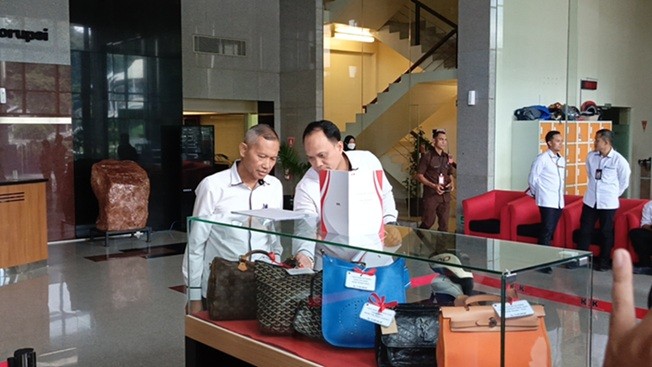 KPK Lelang Lagi Barang Mewah Rampasan Koruptor, Ada Milik Rafael Alun hingga Eko Darmanto. (Foto Nur Khabibi/MPI)
