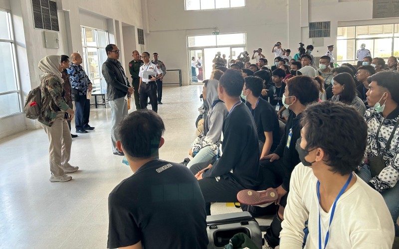 Kemlu memulangkan 84 WNI korban kasus online scam Myanmar (Kemlu)