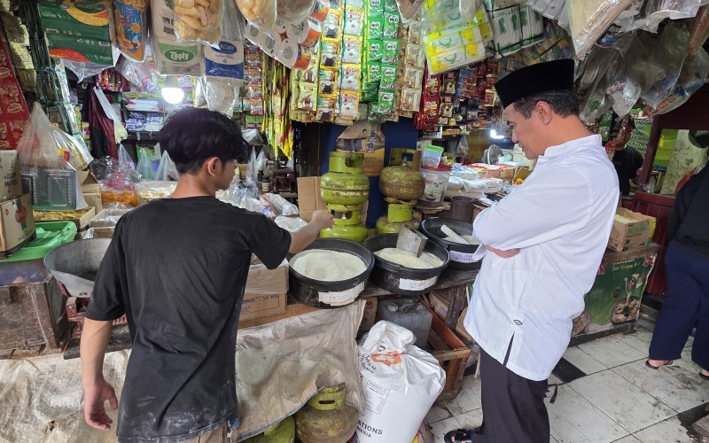 Menteri Pertanian, Amran Sulaiman melakukan sidak ke dua pasar induk, yakni Pasar Induk Kramat Jati dan Pasar Induk Beras Cipinang. (Foto: MNC Media)