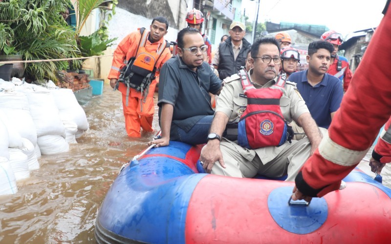 Wakil Gubernur DKI Jakarta Rano Karno berjanji melakukan pembenahan untuk mencegah banjir.