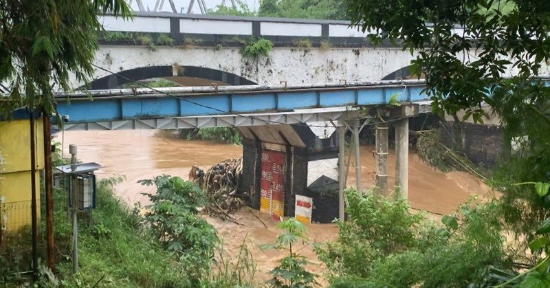 Sungai Ciliwung di Depok Meluap, Warga Bantaran Diimbau Waspada Banjir (foto binti)