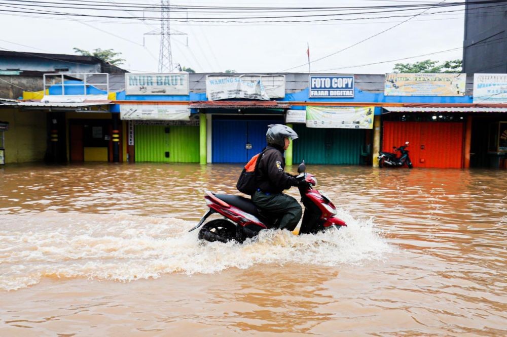 Apakah Air Banjir Dapat Menghantarkan Arus Listrik? Cek Faktanya. (Foto: MNC Media)