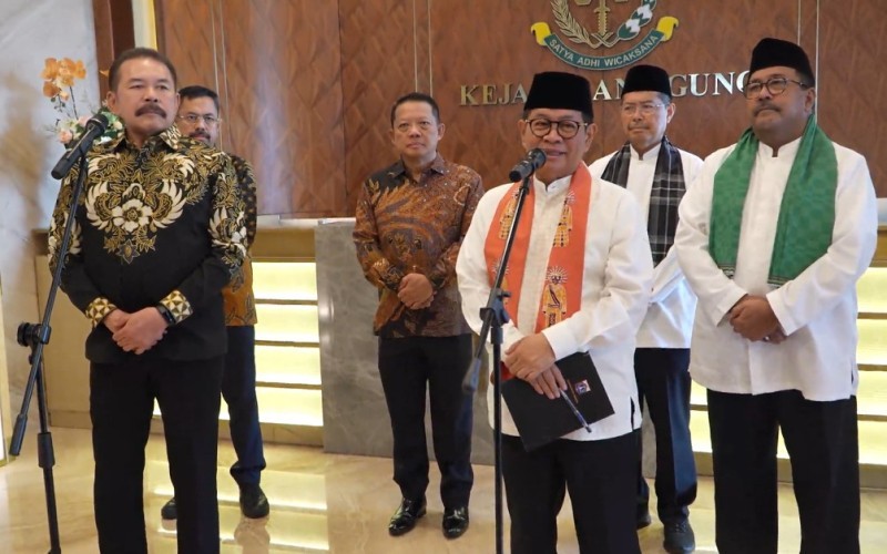 Gubernur dan Wakil Gubernur DKI Jakarta, Pramono Anung-Rano Karno menemui Jaksa Agung ST Burhanuddin.