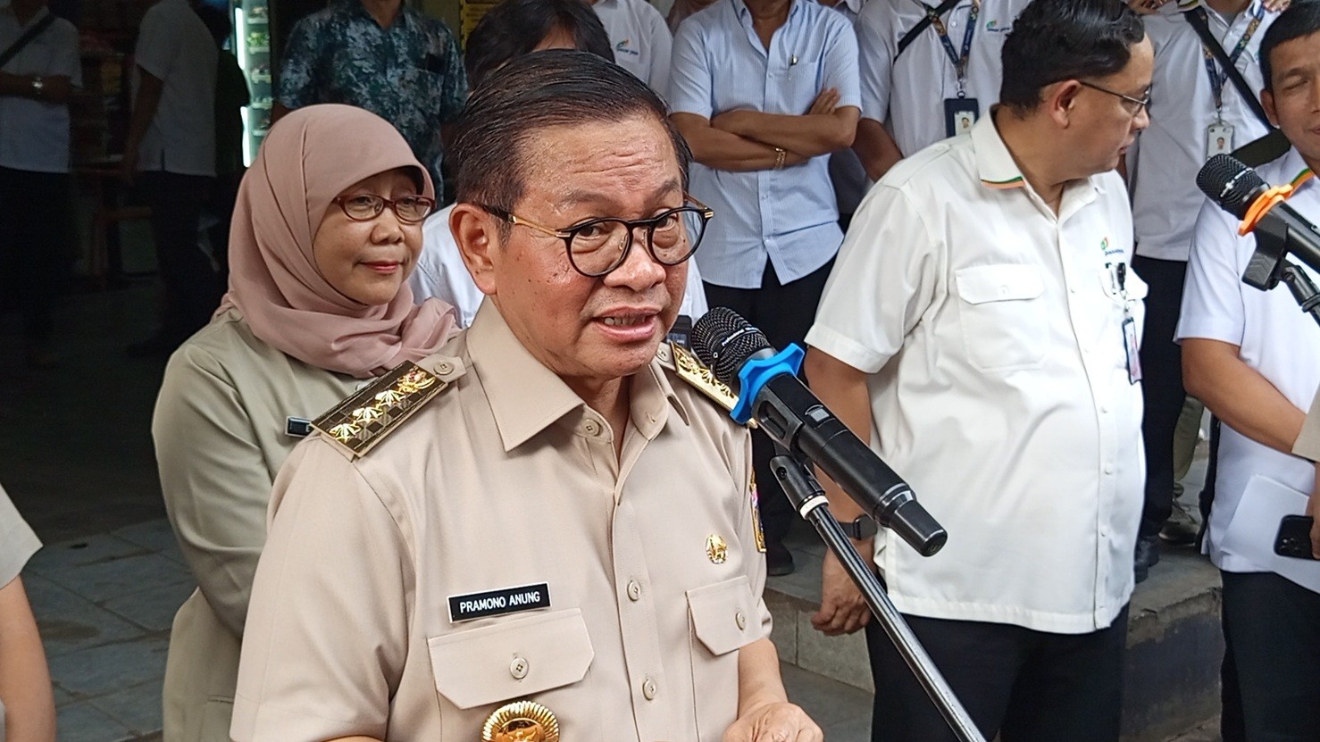 Pramono Anung longgarkan syarat PPSU, kini lulusan SD bisa daftar. Evaluasi tiap 3 tahun, batas usia akan dikaji ulang. (Foto: MNC Media)