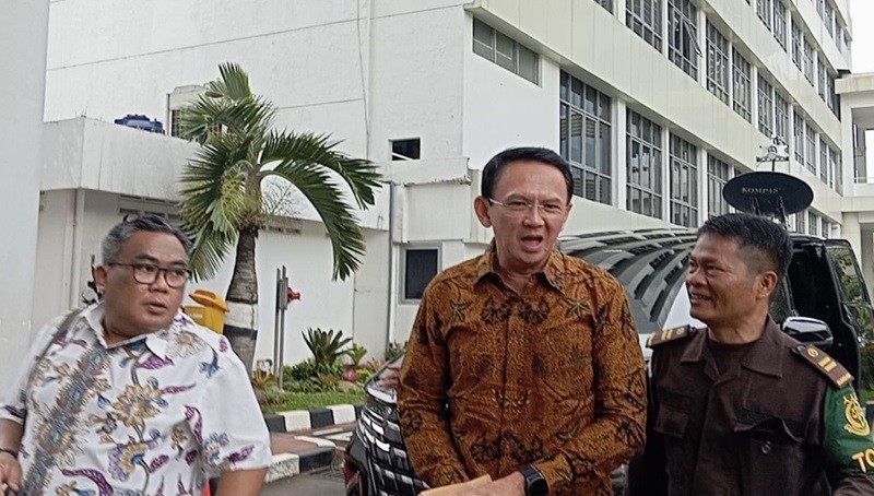 Ahok Penuhi Panggilan Kejagung Terkait Kasus Pertamina, Bawa Data Penting (foto ari sandita)