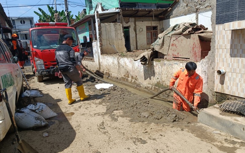Lumpur Sudah Bersih, Pengungsi Banjir Bekasi Kembali ke Rumah