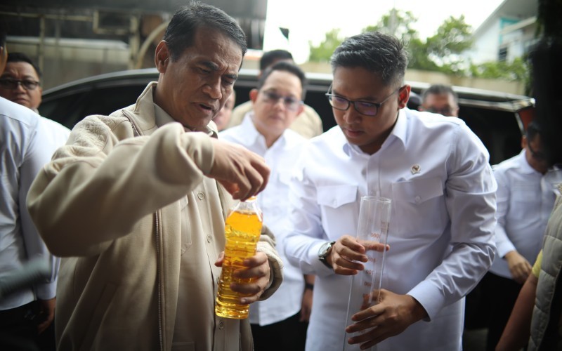 Menteri Pertanian Andi Amran Sulaiman kembali menemukan Minyakita yang tidak sesuai takaran.