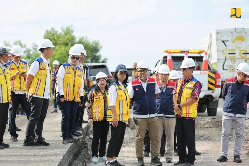 Tol Trans Sumatera siap untuk mudik Lebaran 2025. Perbaikan ditarget rampung H-10, rest area dipastikan layak, dan penghijauan terus dilakukan (foto: KemenPU)