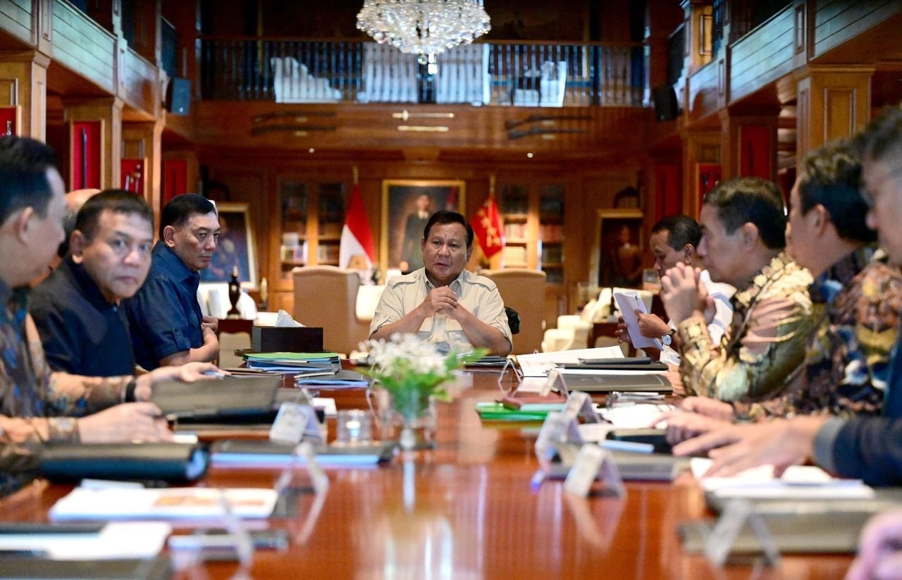 Ratas dengan Presiden Prabowo, Menhut Pastikan Hilirisasi Tingkatkan Devisa dan Buka Lapangan Kerja (Setkab)
