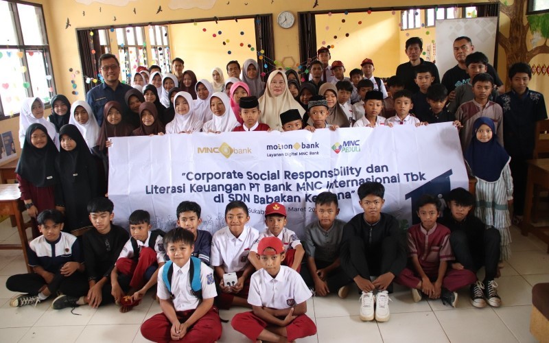MNC Bank menyelenggarakan tanggung jawab sosial perusahaan berupa program renovasi fasilitas sanitasi di SDN Babakan Kencana, Sukabumi. (Foto: MNC Media)
