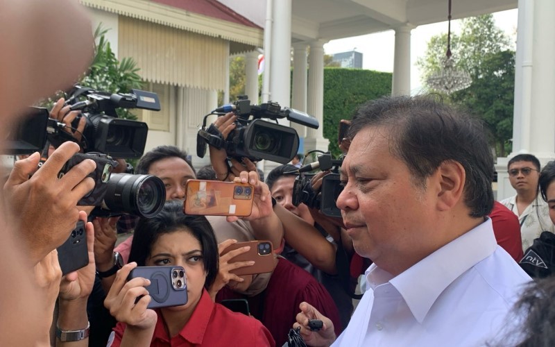 Menteri Koordinator Bidang Perekonomian, Airlangga Hartarto kumpulkan pelaku usaha, bahas tarif impor 32 persen 