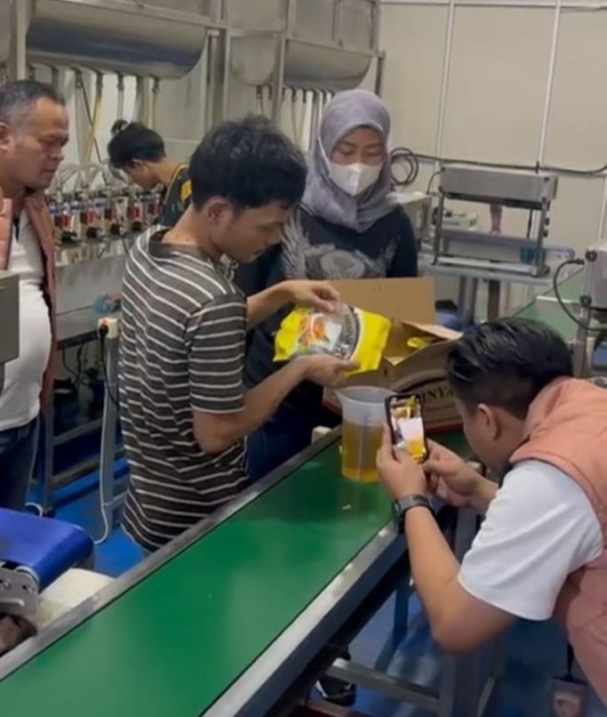 Polri Bongkar Praktik MinyaKita Ilegal dan Tak Sesuai Takaran di Jakbar. (Foto: Dok. Polres Metro Jakarta Barat)