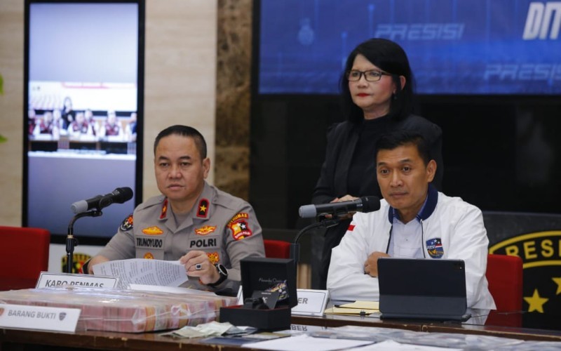 Polisi membongkar kasus penipuan sindikat internasional berkedok investasi mata uang kripto dan trading saham, dengan modus pasang iklan di Meta atau Facebook.