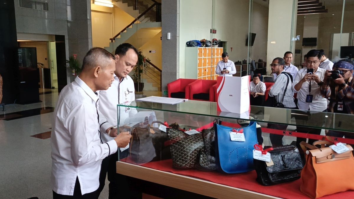 Begini Cara Mendapatkan Ferrari dan Tas LV Sitaan KPK. (Foto: MNC Media)  