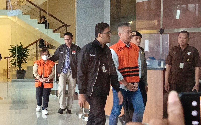 KPK menahan dua tersangka dalam kasus dugaan korupsi pemberian kredit dari Lembaga Pembiayaan Ekspor Indonesia atau LPEI ke PT Petro Energi