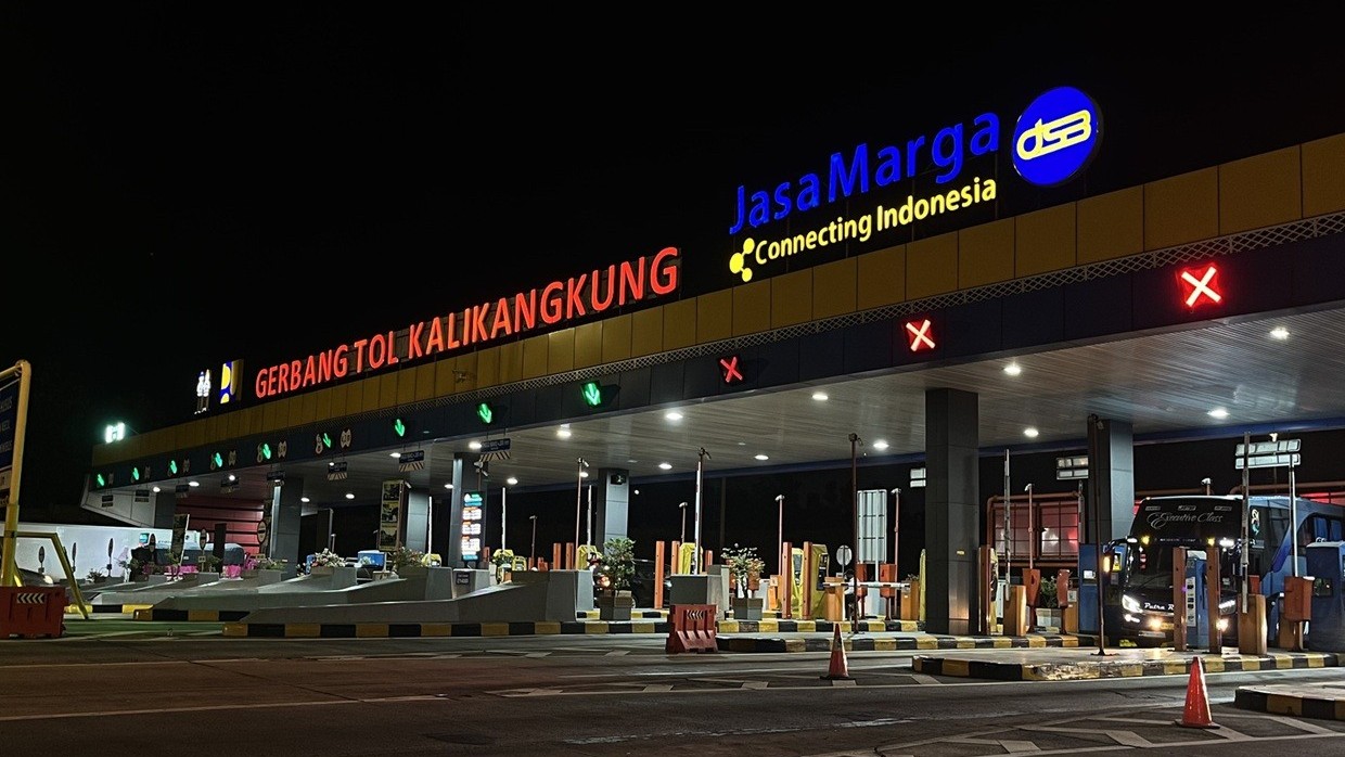 Arus Mudik di GT Kalikangkung Masih Landai, 1.500 Kendaraan Keluar per Jam. (Foto Dinar/MPI)