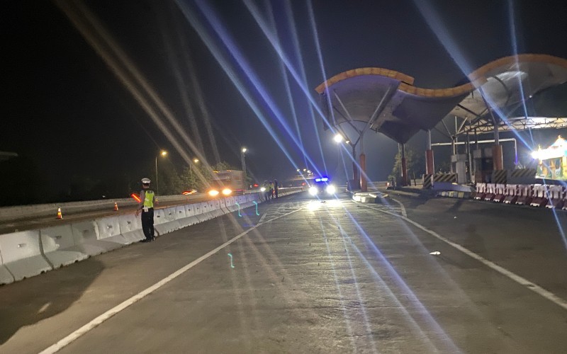 Mudik Lebaran 2025, Polisi Minta Pemudik Keluar Tol Cipali saat Rest Area Penuh (Foto: Ari Sandita/MPI)