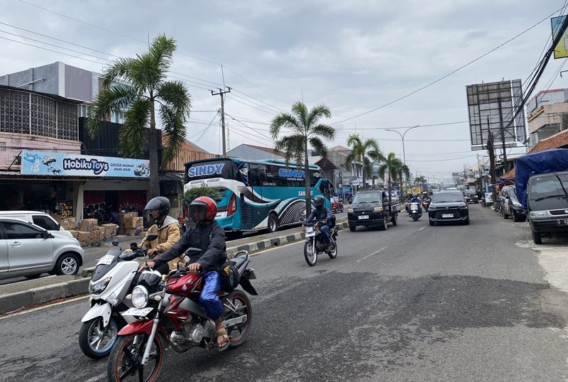H-6 Lebaran, Arus Mudik di Jalur Pantura Cirebon Masih Lancar (foto ari sandita)