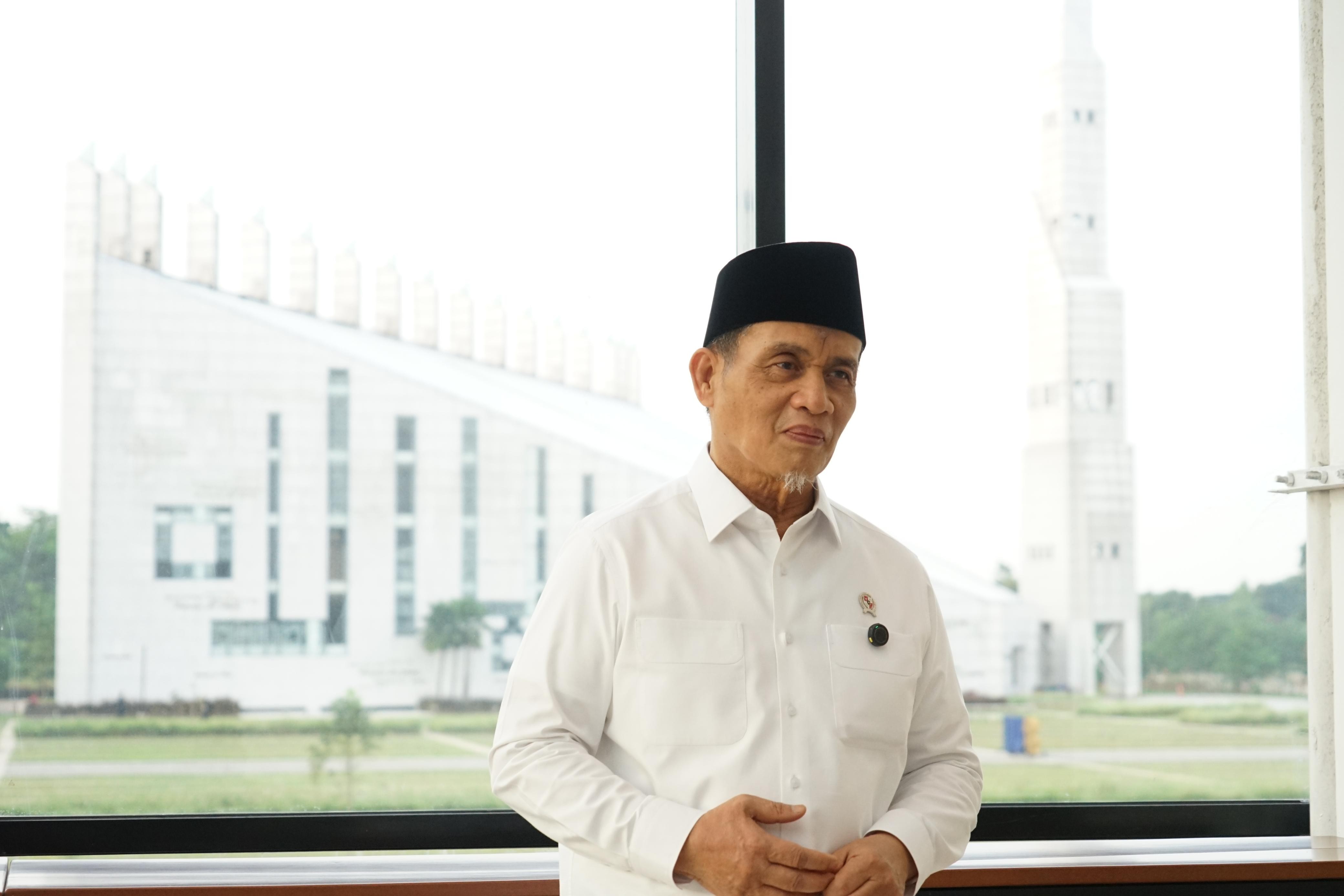 Wamenag soal Aksi Paksa Minta Jatah THR: Agama Tidak Mengajarkan Hal Itu. (Foto Istimewa)