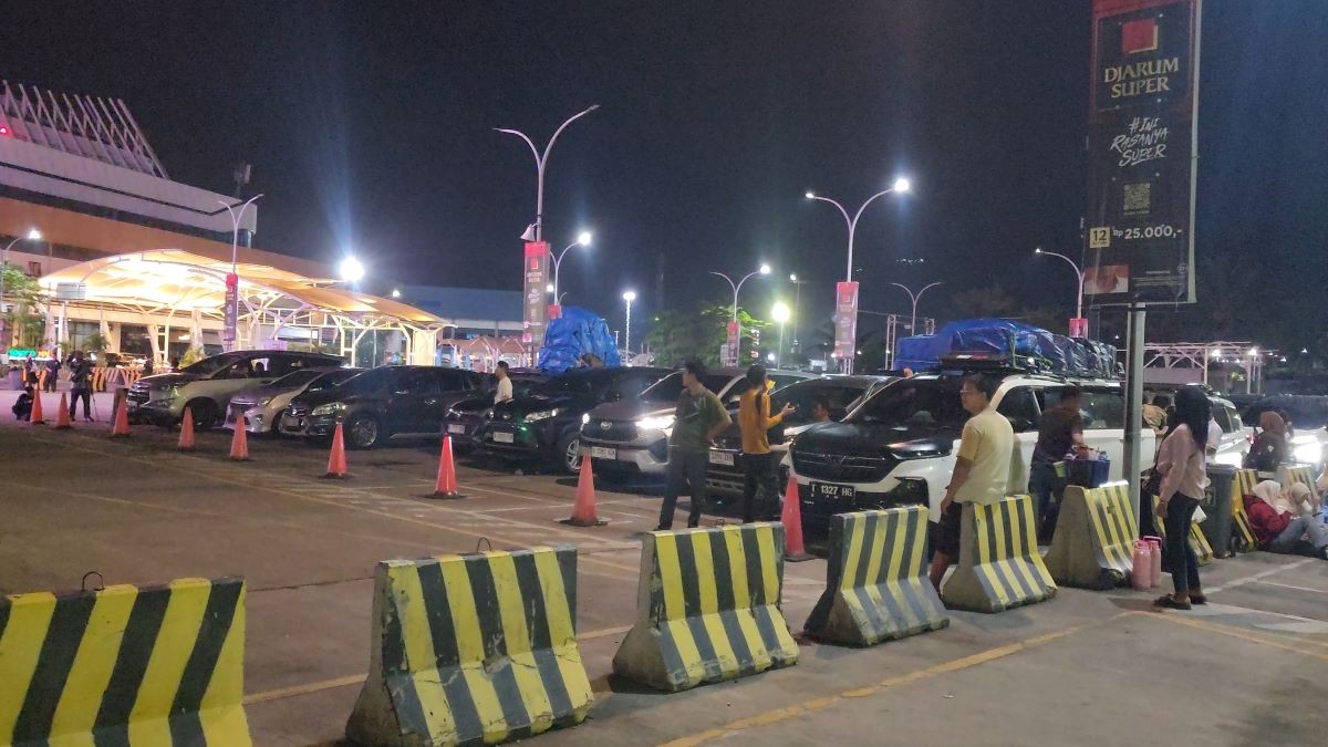 ASDP Hapus Kelas Eksekutif di Merak, Efektif Urai Antrean Masuk Kendaraan ke Kapal. (Foto: MNC Media)