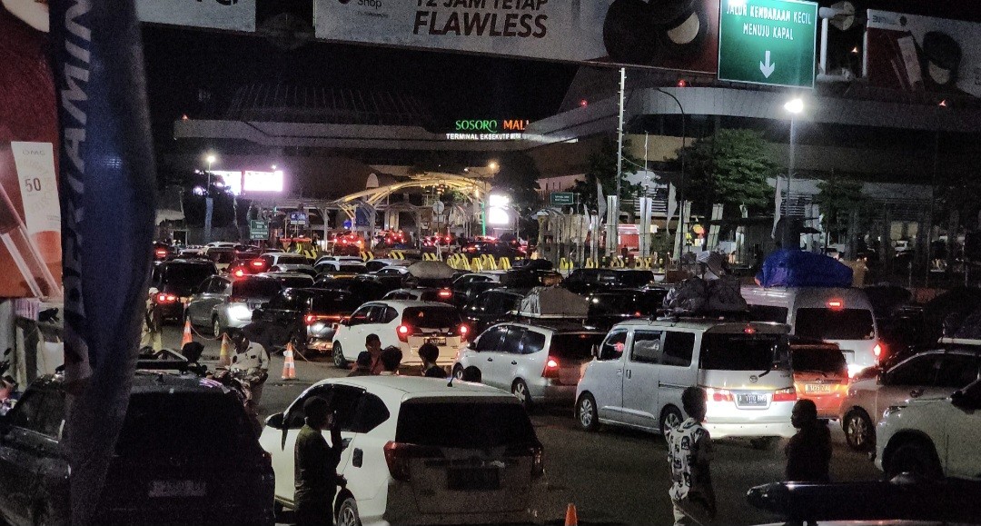 Kondisi Pelabuhan Merak pada H-3 Dini Hari, Padat Kendaraan (FOTO:Iqbal)