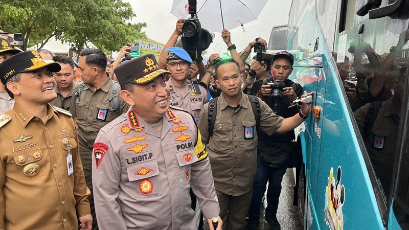 Kapolri Prediksi Puncak Arus Mudik Lebaran Terjadi hingga Sabtu Dini Hari (foto dinar)