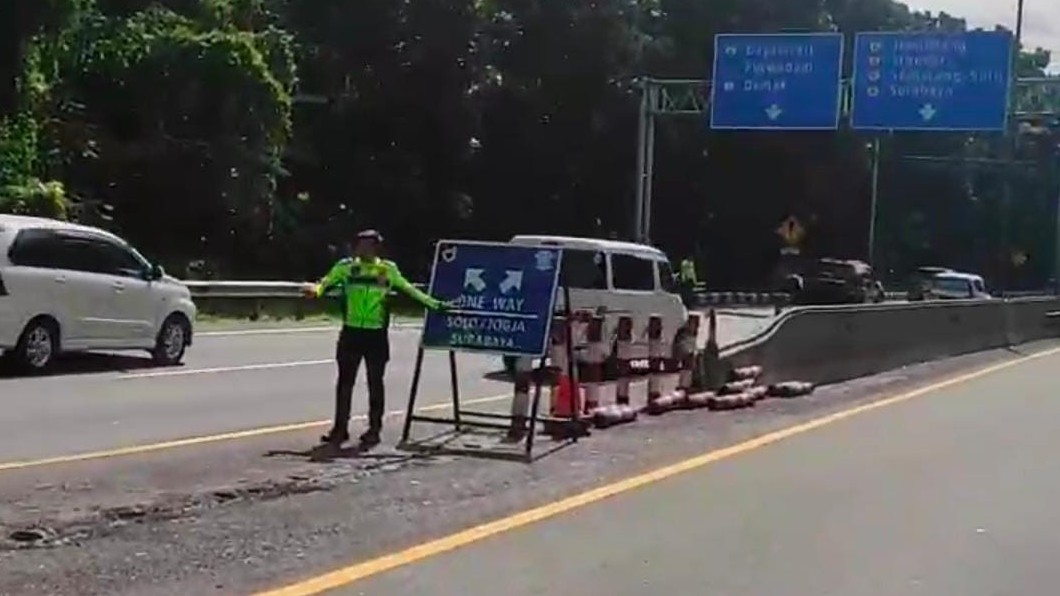 One Way Lokal Mulai Diterapkan di KM 442 Jalan Tol Semarang-Solo. (Foto Istimewa)
