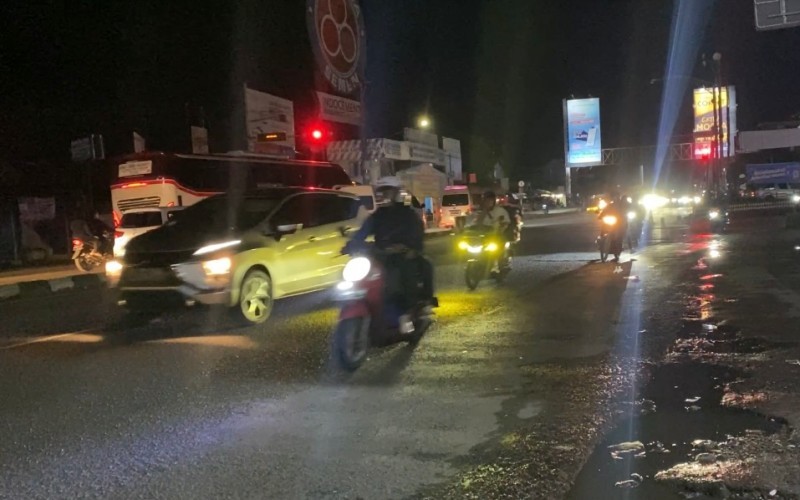 Ratusan ribu kendaraan melintasi jalur pantai utara atau Pantura Cirebon, Jawa Barat pada masa mudik Lebaran 2025. (Ari Sandita/MPI)
