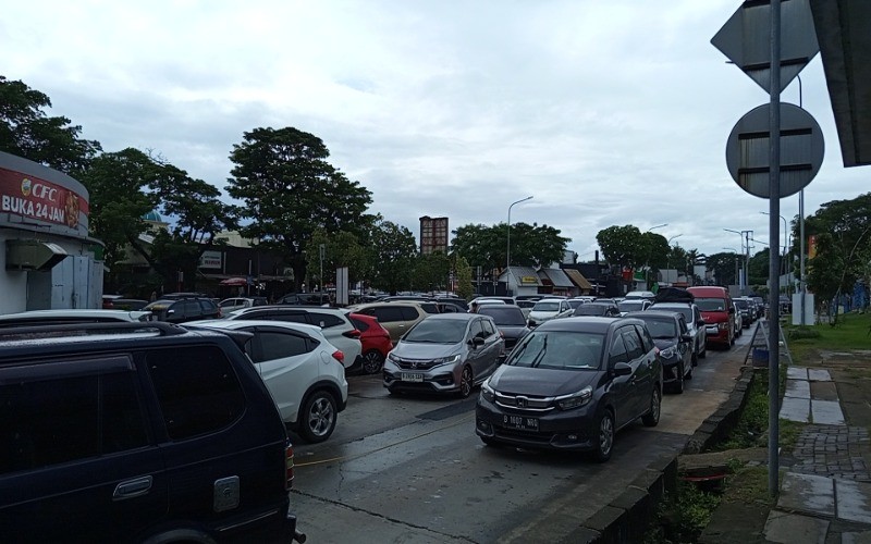 Tol Japek Arah Trans Jawa Masih Ramai di Hari Kedua Lebaran, Rest Area 57 Padat. (Foto: MNC Media)