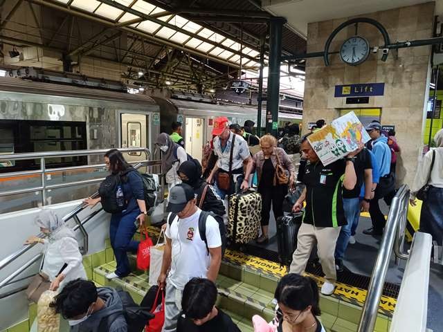 H+5 Lebaran, 52.060 Pemudik Kembali ke Jakarta Via Kereta Api (Foto: MNC Media)