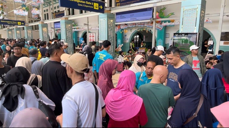 Arus Balik, 52.062 Pemudik Tiba di Jakarta via Stasiun Gambir-Pasar Senen (foto riana rizki)