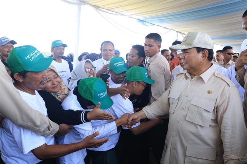 Prabowo Subianto berencana akan membuka 80.000 koperasi di setiap desa yang dilengkapi gudang dan kamar pendingin atau cold storage. (foto: Setpres)