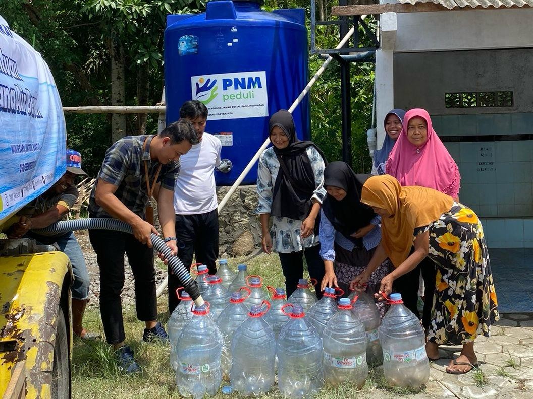 PNM Peduli Salurkan Bantuan Sanitasi Layak dan Air Bersih di 73 Titik Seluruh Indonesia. (Foto: MNC Media)