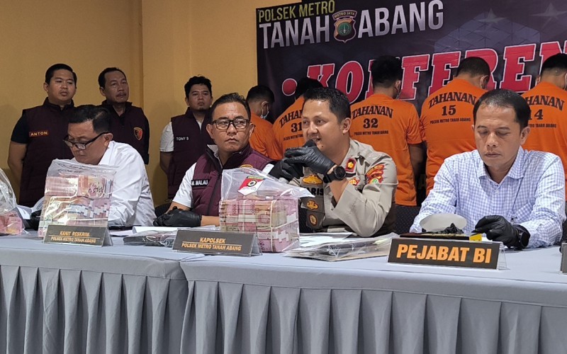 Polisi membongkar rumah produksi uang palsu pecahan Rp100 ribu di Bogor, Jawa Barat.