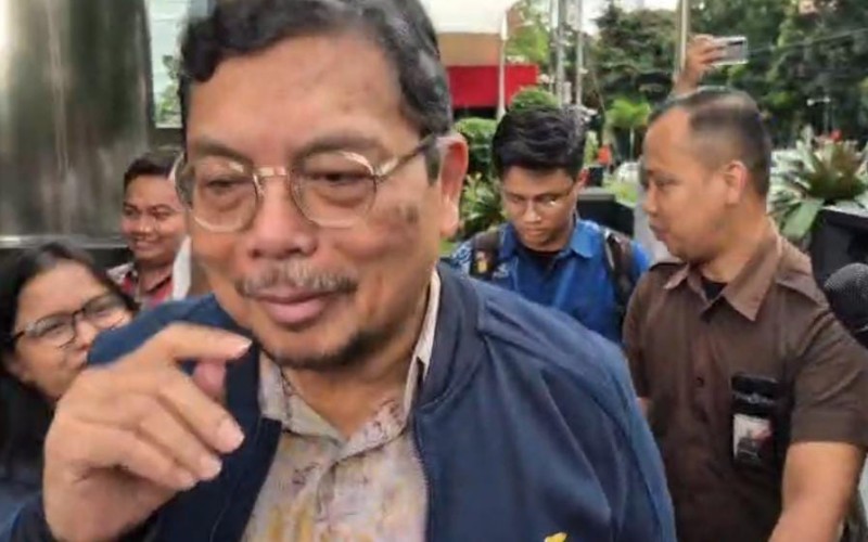 Mantan Direktur LPEI, Hadiyanto irit bicara usai diperiksa KPK terkait kasus kasus dugaan korupsi pemberian kredit dari LPEI ke PT Petro Energi (PE).