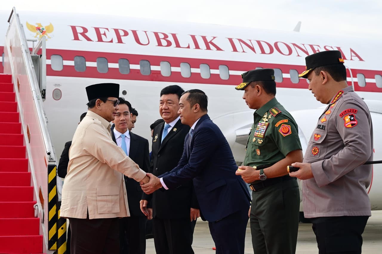 Prabowo Tiba di RI usai Lawatan Timur Tengah-Turki, Disambut Gibran dan Budi Gunawan.  (Foto Setpres)