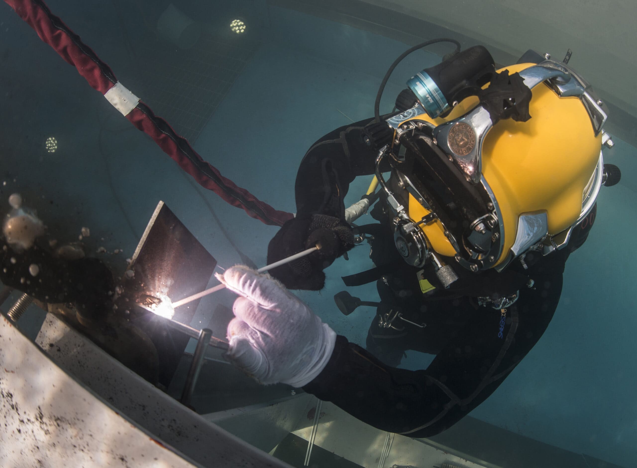  Professional Diver Training Center)