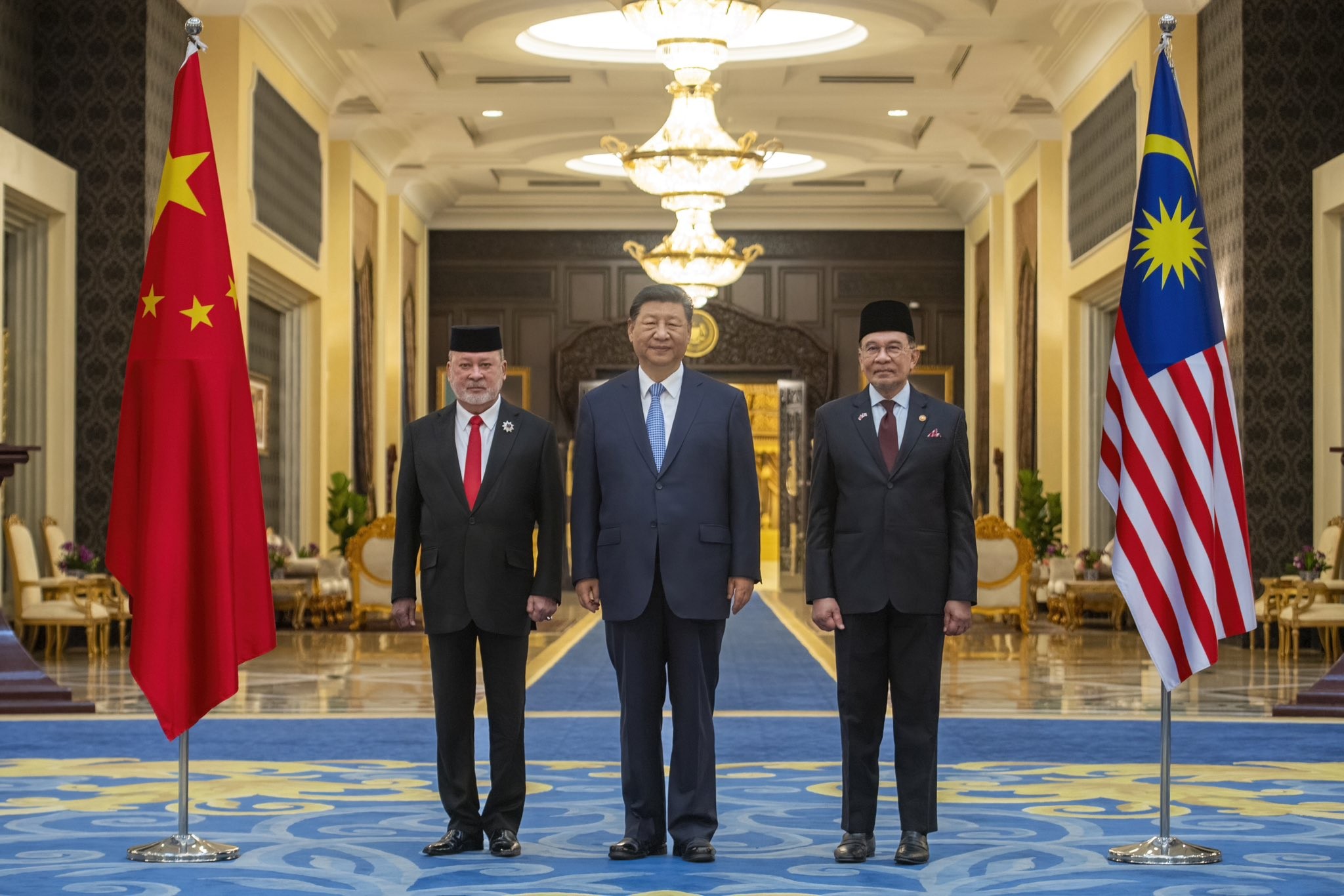 Raja Malaysia Sambut Xi Jinping, Bidik Peningkatan Investasi China. (Foto: MNC Media)