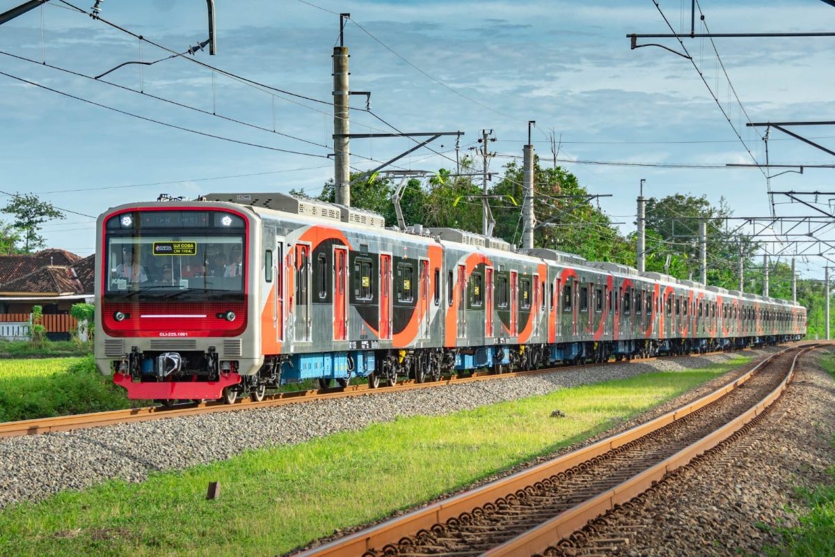 KRL Produksi INKA Tiba di Jakarta, KAI Siapkan Uji Dinamis Sebelum Dioperasikan. (Foto: MNC Media)