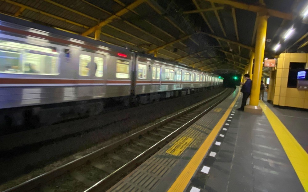 Naik KRL Masih Bisa Pakai e-Money, Ini Penjelasan KAI Commuter (Foto: Nur Ichsan Yuniarto/IDXChannel).
