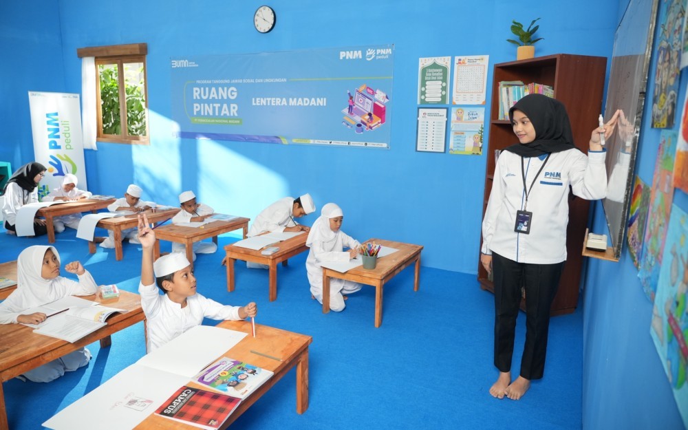 PNM mewujudkan komitmennya dalam mendukung pendidikan berkualitas melalui program Ruang Pintar.