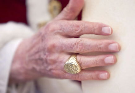 Adakah Harga untuk Cincin Kepausan? Begini Sejarah dan Maknanya bagi Seorang Paus. (Foto: Britannica)