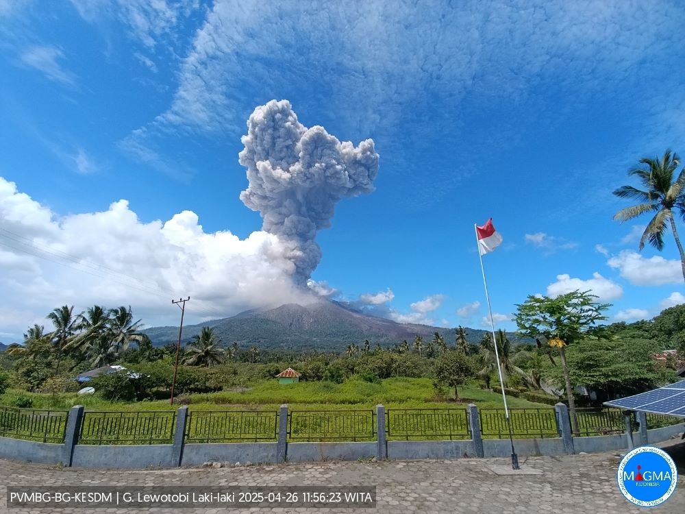 Gunung Lewotobi Laki-Laki Erupsi Dahsyat, Luncurkan Kolom Abu 4.000 Meter. (Foto: Dok. PVMBG)