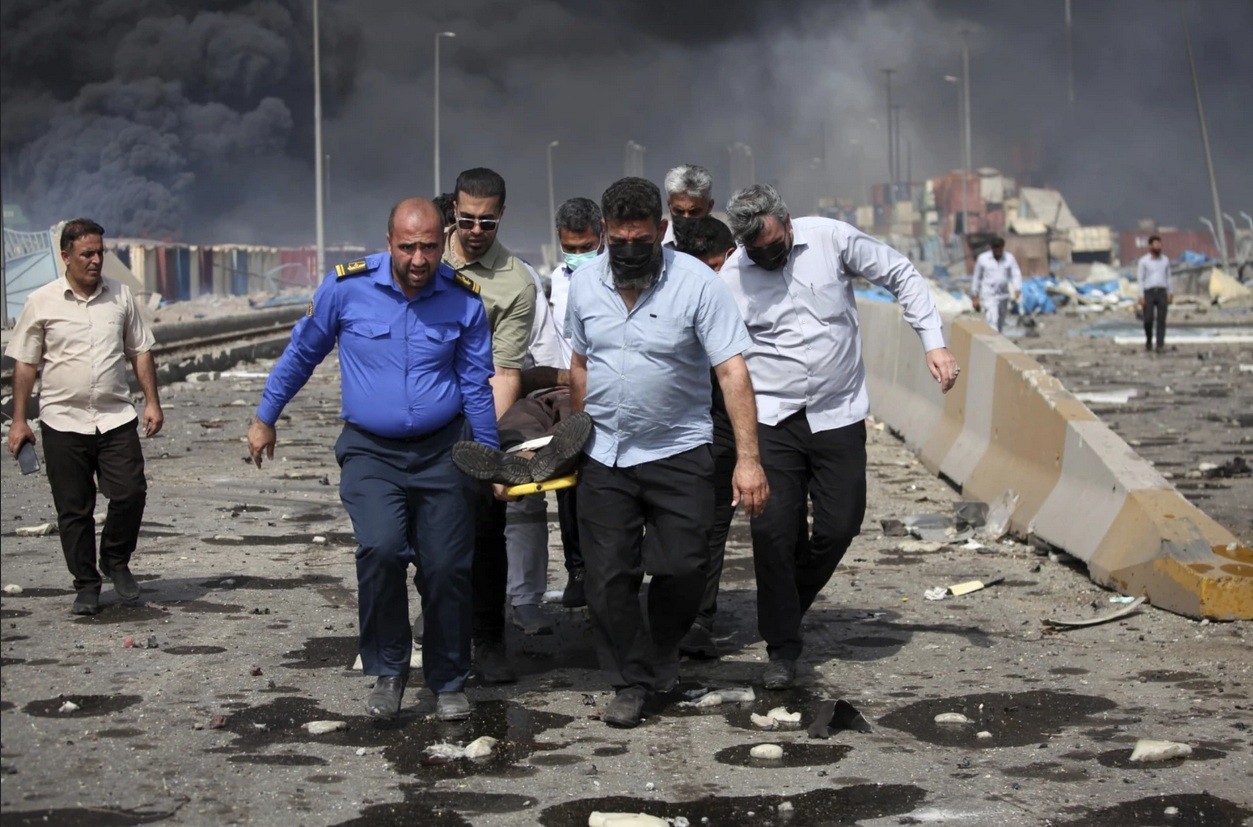 Ledakan Besar di Pelabuhan Iran, Tewaskan 18 Orang dan 750 Terluka. (Foto The Associated Press AP)